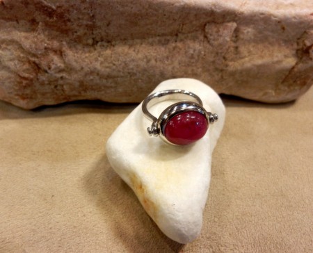 YZK.NO.1396-1002 Gerçek kapuçon kesim kırmızı Safir,el işi 925 ayar gümüş yüzük.FİYATI KDV dahil : 520 TL