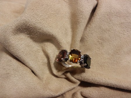YZK.NO.1265-0887 Multi color ,gerçek Turmalin taşlı yüzük. Pembe,sarı ve yeşil.925 ayar gümüş. FİYATI KDV dahil : 1200 TL