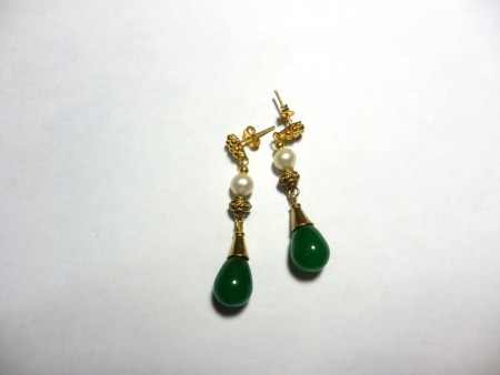 KÜP.NO.0742-0595 Drop Jade ( Yeşim ) taşlı, gerçek incili altın kaplama 925 ayar gümüş .FİYATI KDV dahil : 130 TL