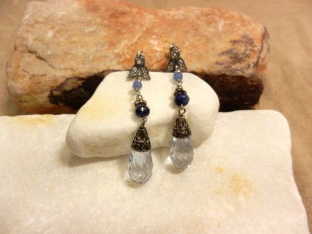 KÜP.NO.0646-0510 Hakiki fasetli damla kristal, Korundum ve mavi Akik 925 ay. gümüş. FİYATI KDV dahil : 250 TL