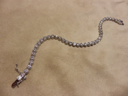 no.bil.sp-0212 Suyolu zirkon taşlı.925 ay. Rodyumlu gümüş. Fiyatı KDV dahil 180.- TL