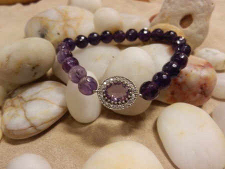 no.bil.0334-0248 Ametist ve zirkon taşlı.Rodyumlu 925 ay.gümüş. Fiyatı : KVD dahil 130.- TL