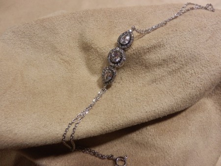 no.bil.0315-0233 Zirkon taşlı bileklik.925 ay.Rodyumlu gümüş. Fiyatı KDV dahil 120.- TL