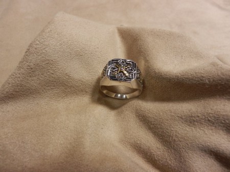 no.yzk.1223-0846 Motifli erkek yüzük.Bronz ve gümüş 925 ay. Fiyatı : KDV dahil 125.- TL