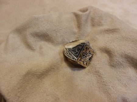 no.yzk.1238-0862 Motifli erkek yüzük.Bronz ve gümüş 925 ay. Fiyatı : KDV dahil 260.- TL