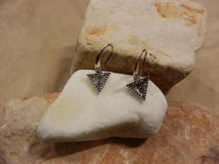 no.küp.0788-0522 Zirkon taşlı 925 ay.gümüş küpe.Fiyatı KDV dahil 50.- TL