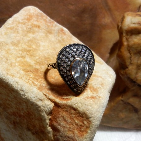 no.yzk.1268-0889 Zirkon taşlı otantik yüzük 925 ay.gümüş.Fiyatı KDV dahil 159.- TL