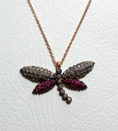 no.kol.1183-0869 Kırmızı ve beyaz zirkon taşlı yusufcuk kolye. 925 ay.roz gümüş.Fiyatı KDV dahil 70.- TL