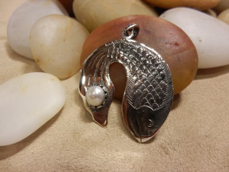 no.kol.0998-0753 Gerçek incili, el işi balık kolye. 925 ay.gümüş.Fiyatı KDV dahil 139.- TL