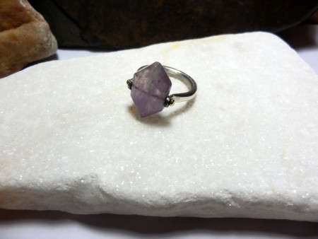 ( Foto 1 ) no.yzk.1545-1119 Tene temas eden döner Ametist taşlı el işi gümüş yüzük.Fiyatı KDV dahil 119.- TL