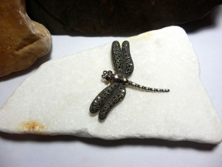 no.br.004-004 Markazit ve Granat taşlı Yusufcuk gümüş broş.Fiyatı KDV dahil 199.- TL