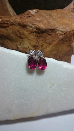 no.küp.64001 Termal Kuars taşlı küpe. 925 ay.gümüş ve 8 ay. altın. Taşlar beyaz Zirkon ve gerçek pırlanta ( 0,19 ct. ) Fiyatı KDV dahil 1360.- TL