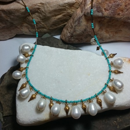 no.kol.1157-0848 Gerçek incili ve Turuaz taşlı , gümüş üzeri altın kaplama kolye. Fiyatı KDV dahil 529.- TL