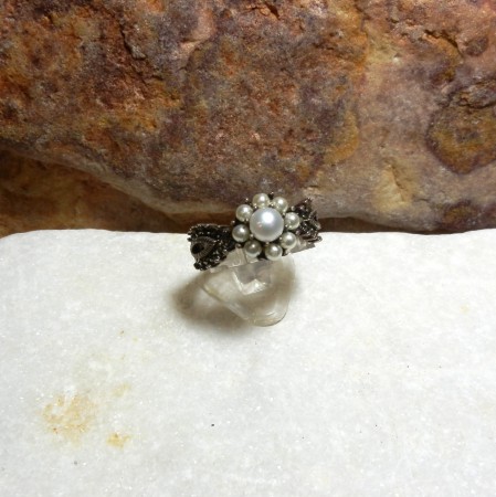 no.yzk.0003-0003 İncili ve Markazit taşlı yüzük. 925 ay.Gümüş. KDV dahil 85,00 TL