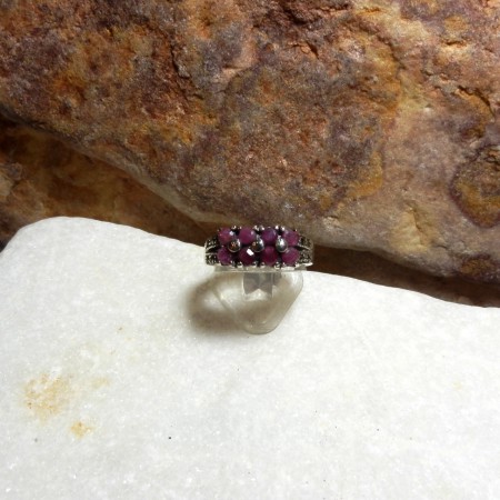 no.yzk.0132-0036 Hakiki Yakut ve Markazit taşlı yüzük. 925 ay. Gümüş. KDV dahil 115,00 TL