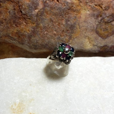 no.yzk.1168-0034 Hakiki Safir,Yakut,Zümrüt ve Markazit taşlı yüzük. 925 ay. Gümüş. KDV dahil 145,00 TL