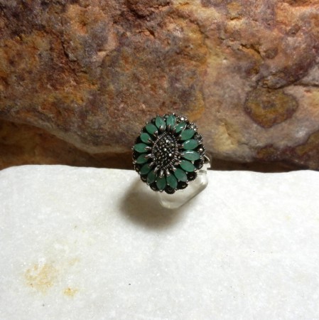 no.yzk.1233-0856 Hakiki Zümrüt vde Markazit taşlı yüzük. 925 ay. Gümüş. KDV dahil 195,00 TL