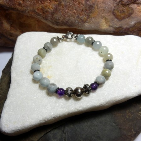 no.bil.0399-0306 Akuamarin ve Ametist taşlı 925 ay. Gümüş bileklik. KDV dahil 220,00 TL