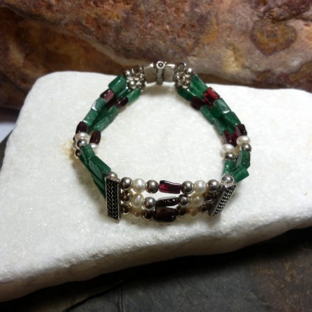 no.bil.0401-0308 Aventurin,Garnet ve İncili 925 ay. Gümüş bileklik. KDV dahil 265,00 TL